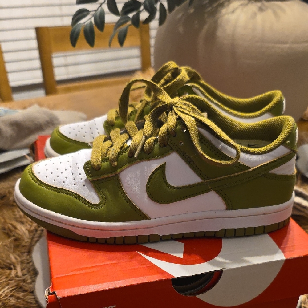 Nike Kids Low-Top Sneakers in Olive and White